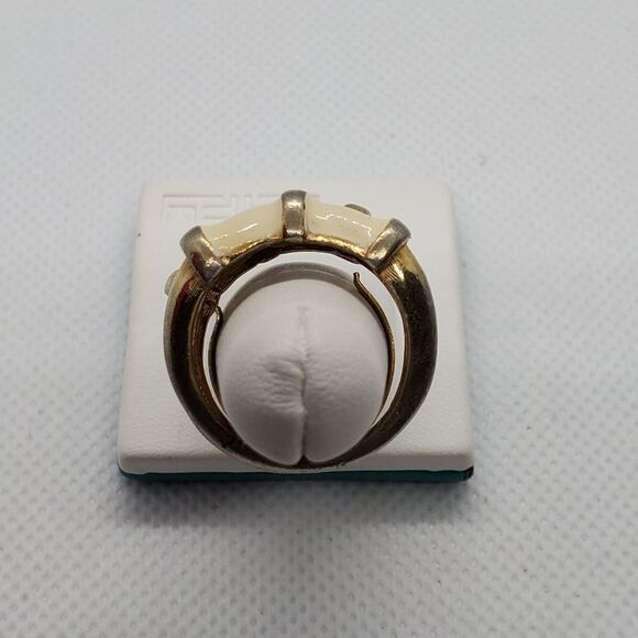 Vintage Cream & Gold Tone Ring - Picture 5 of 6